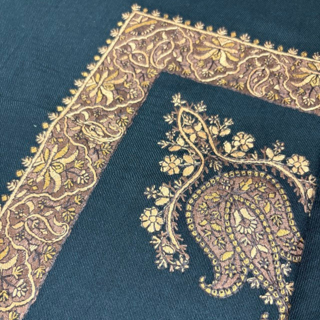"Copper Bloom Shemagh – men's Arabic keffiyeh scarf in warm copper tones with floral-inspired pattern, traditional Middle Eastern headwear for cultural wear and modern fashion."