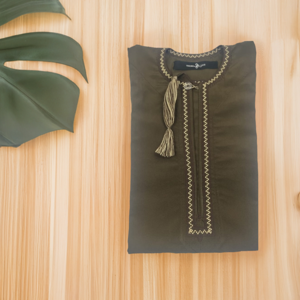 "Folded dark brown thobe for boys, showcasing its rich color and fabric."