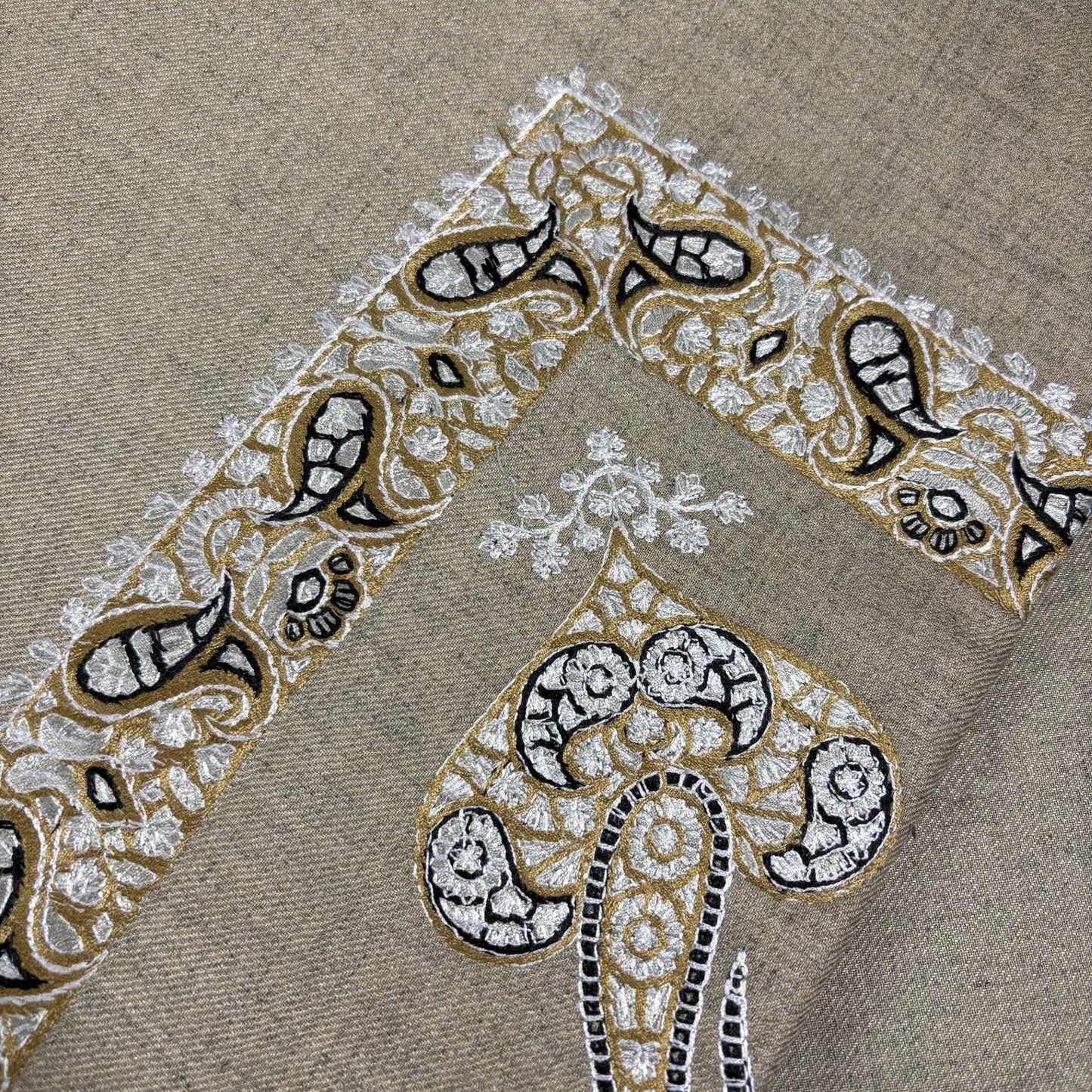 "Complete Look: Premium Khaki Thobe with Desert Mosaic Shemagh"