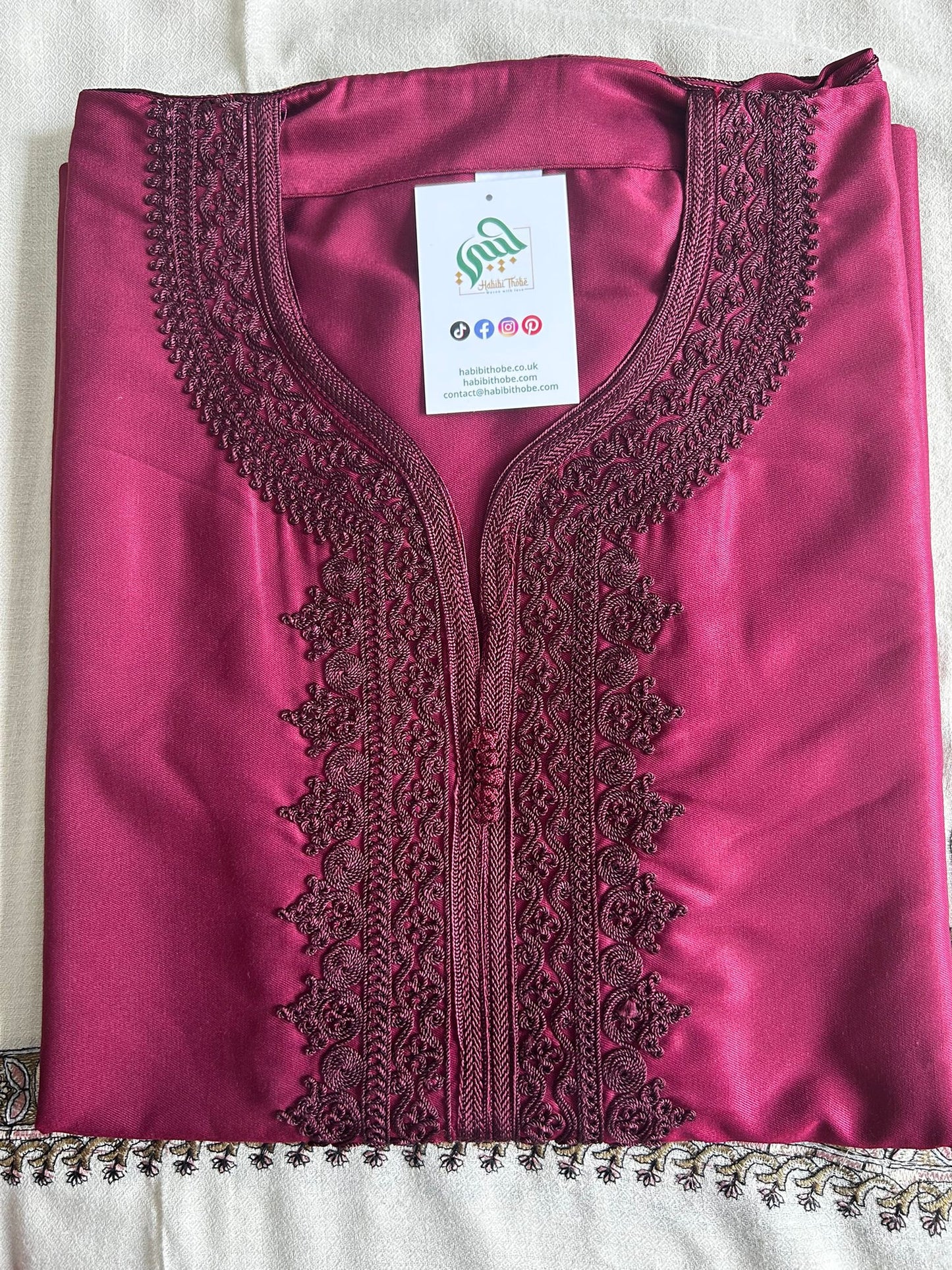 Elegant maroon Gandoura with detailed embroidery, perfect for Eid celebrations.