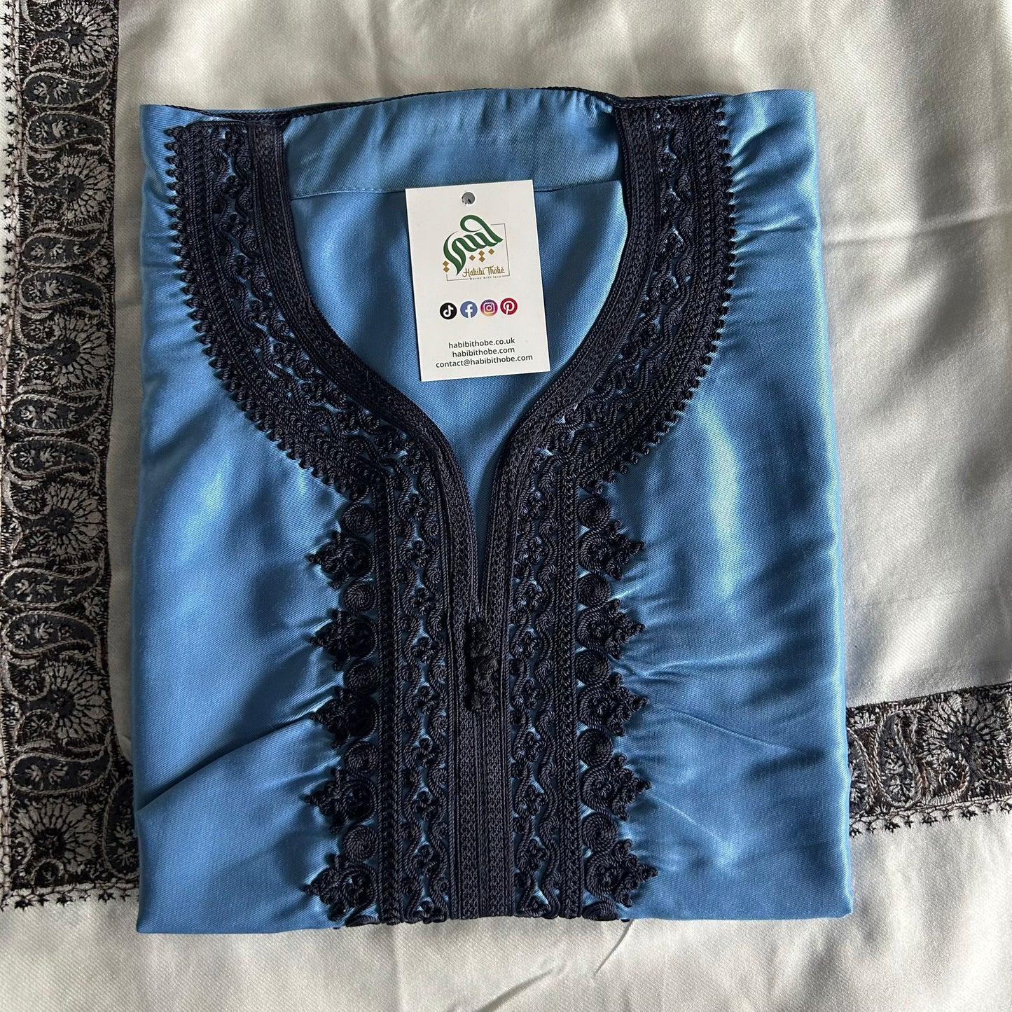 Deep midnight blue Gandoura with rich embroidery for a refined outfit.