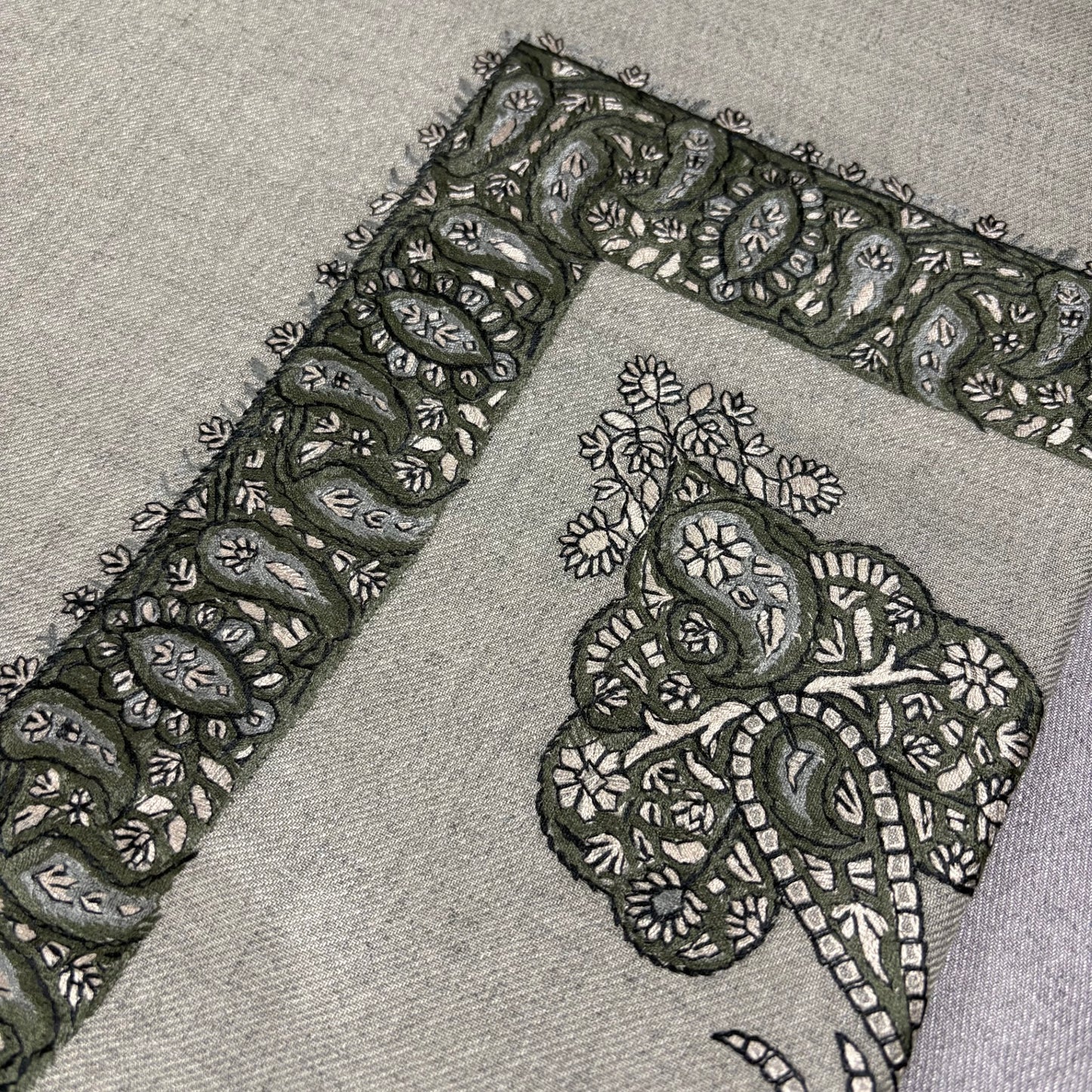 "Complete Look: Premium Khaki Thobe with Desert Mosaic Shemagh"