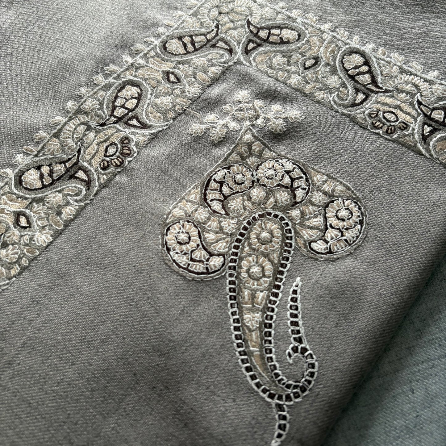 "Complete Look: Premium Khaki Thobe with Desert Mosaic Shemagh"