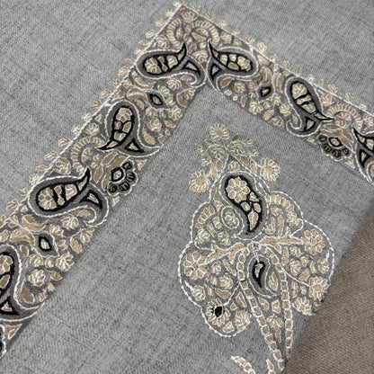 "Complete Look: Premium Khaki Thobe with Desert Mosaic Shemagh"