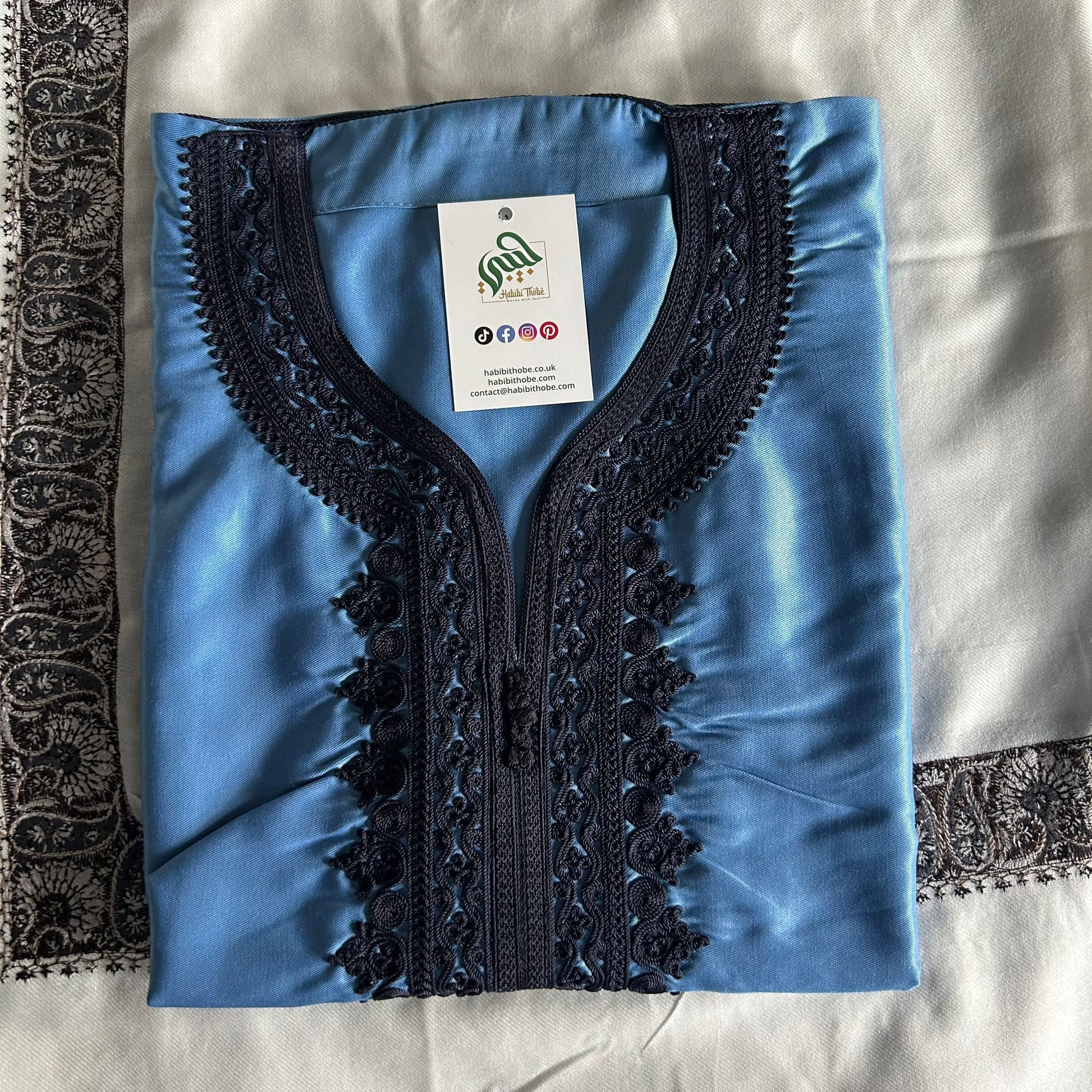 Deep midnight blue Gandoura with rich embroidery for a refined outfit.