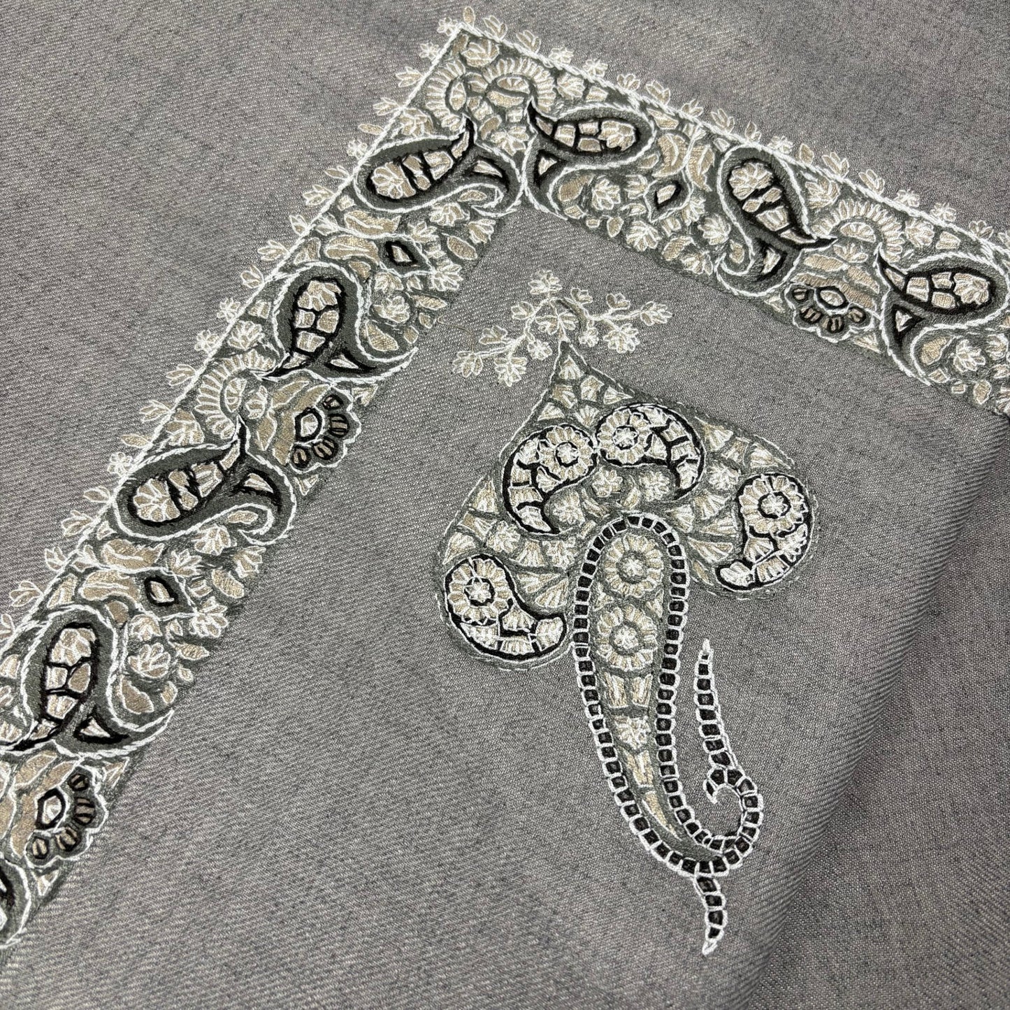 "Complete Look: Premium Khaki Thobe with Desert Mosaic Shemagh"