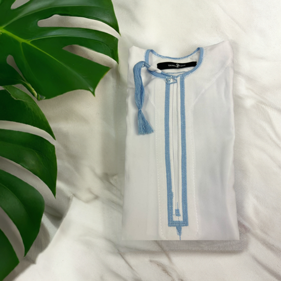 Omani white thobe with blue tassle showcasing traditional Omani design and modern elegance