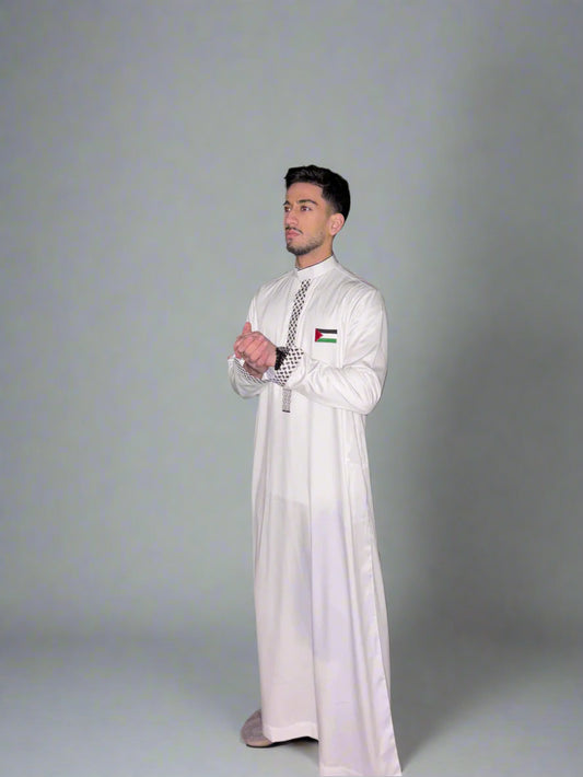 Model wearing the Heritage Thobe, styled in a classic yet contemporary way.