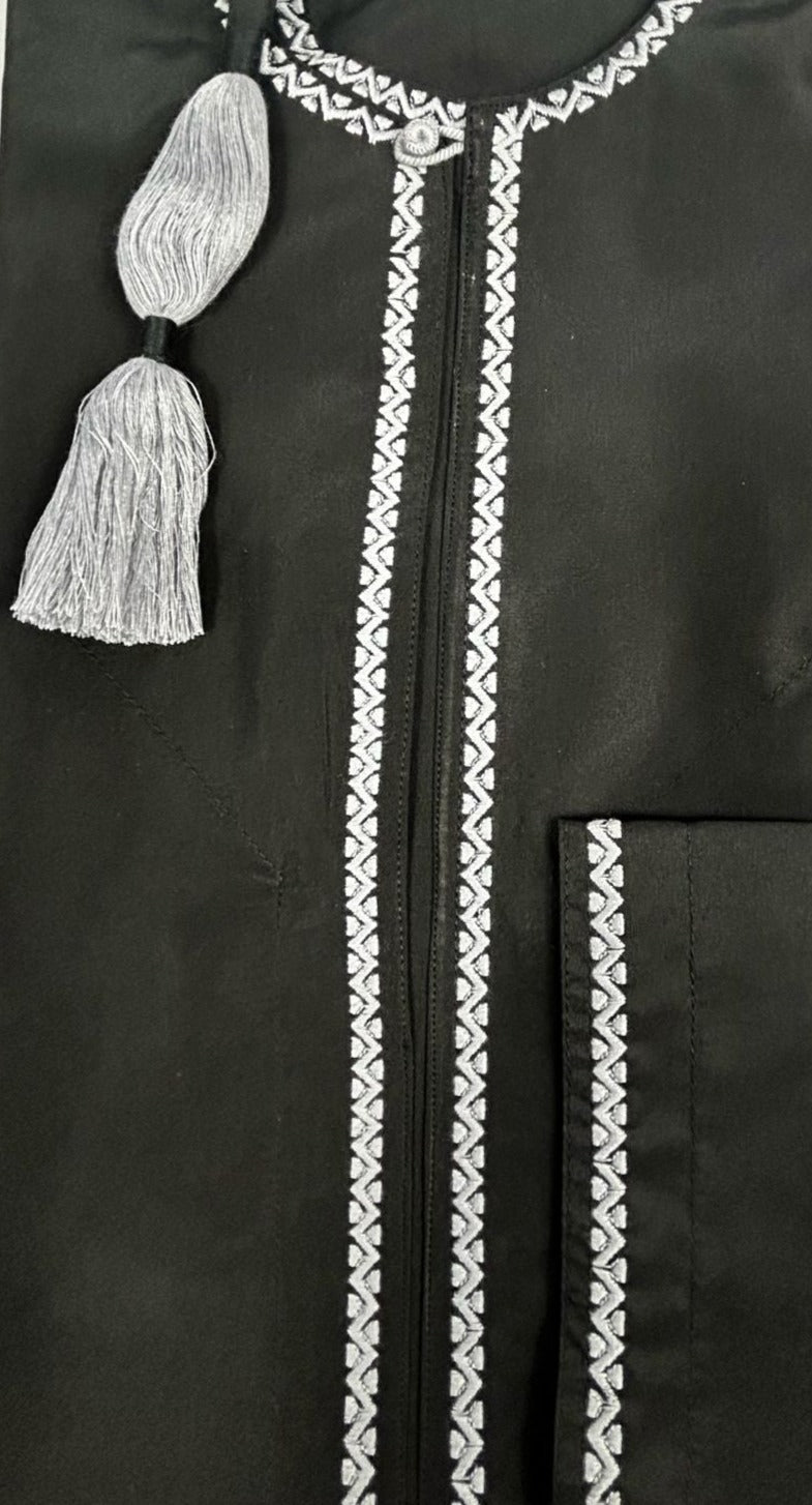 Close-up of the elegant tassel detail on the Royal Black Omani Thobe, showcasing luxury craftsmanship and traditional design.